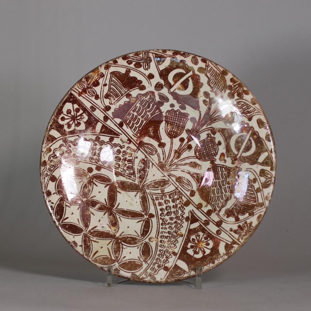 Sixteenth century Manises plate