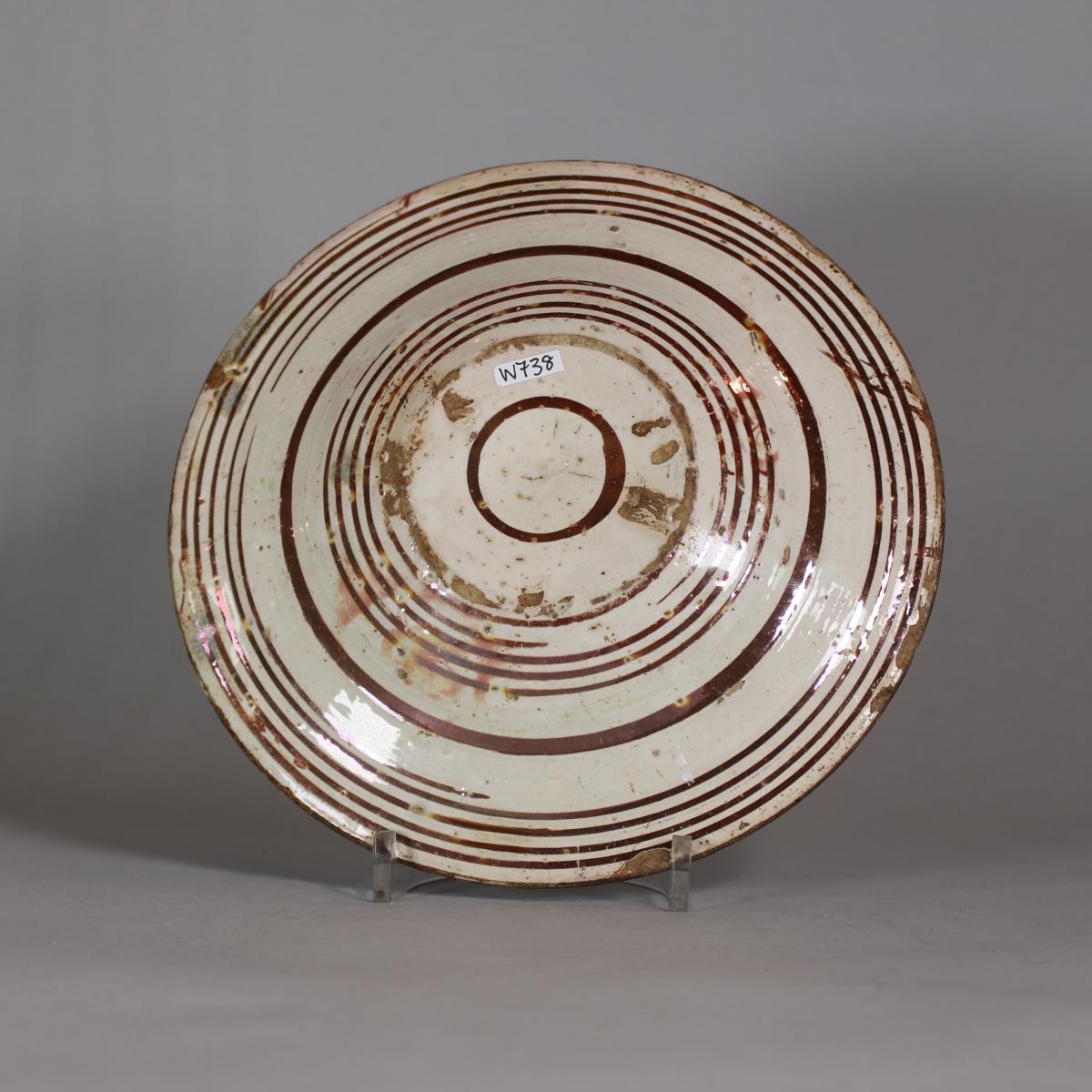 Reverse of Manises Hispano-Moresque plate