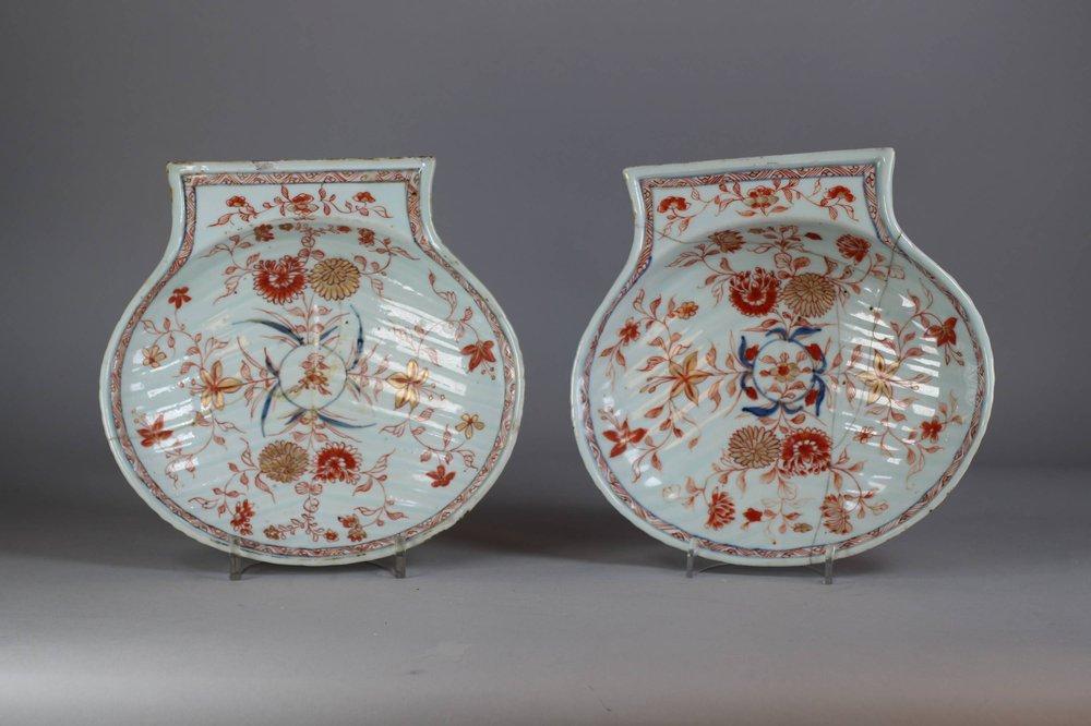 Chinese rouge-de-fer moulded shell-shaped dish