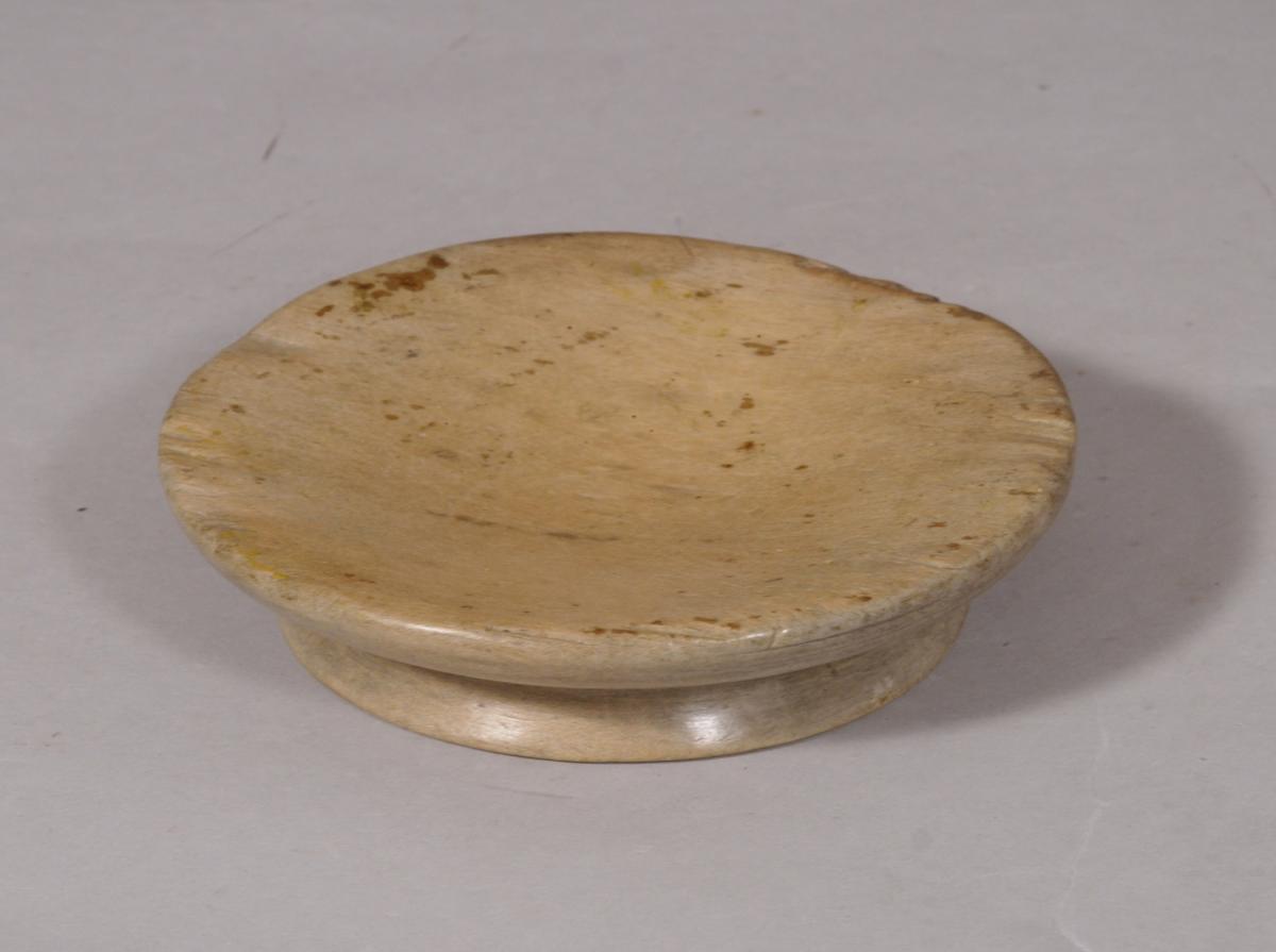 S/5625 Antique Treen Early 19th Century Circular Sycamore Butter Dish