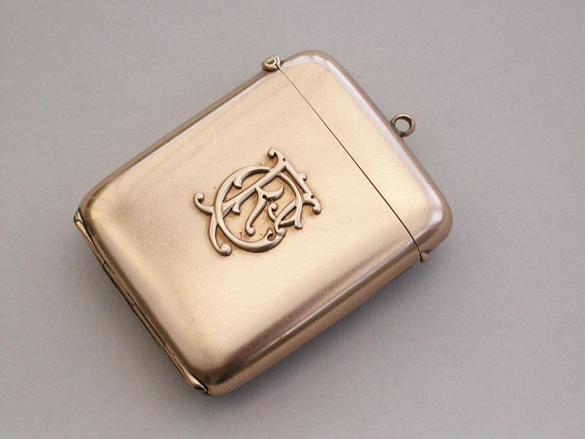 Edwardian 9 carat Gold Vesta Case with hidden Photo Compartment