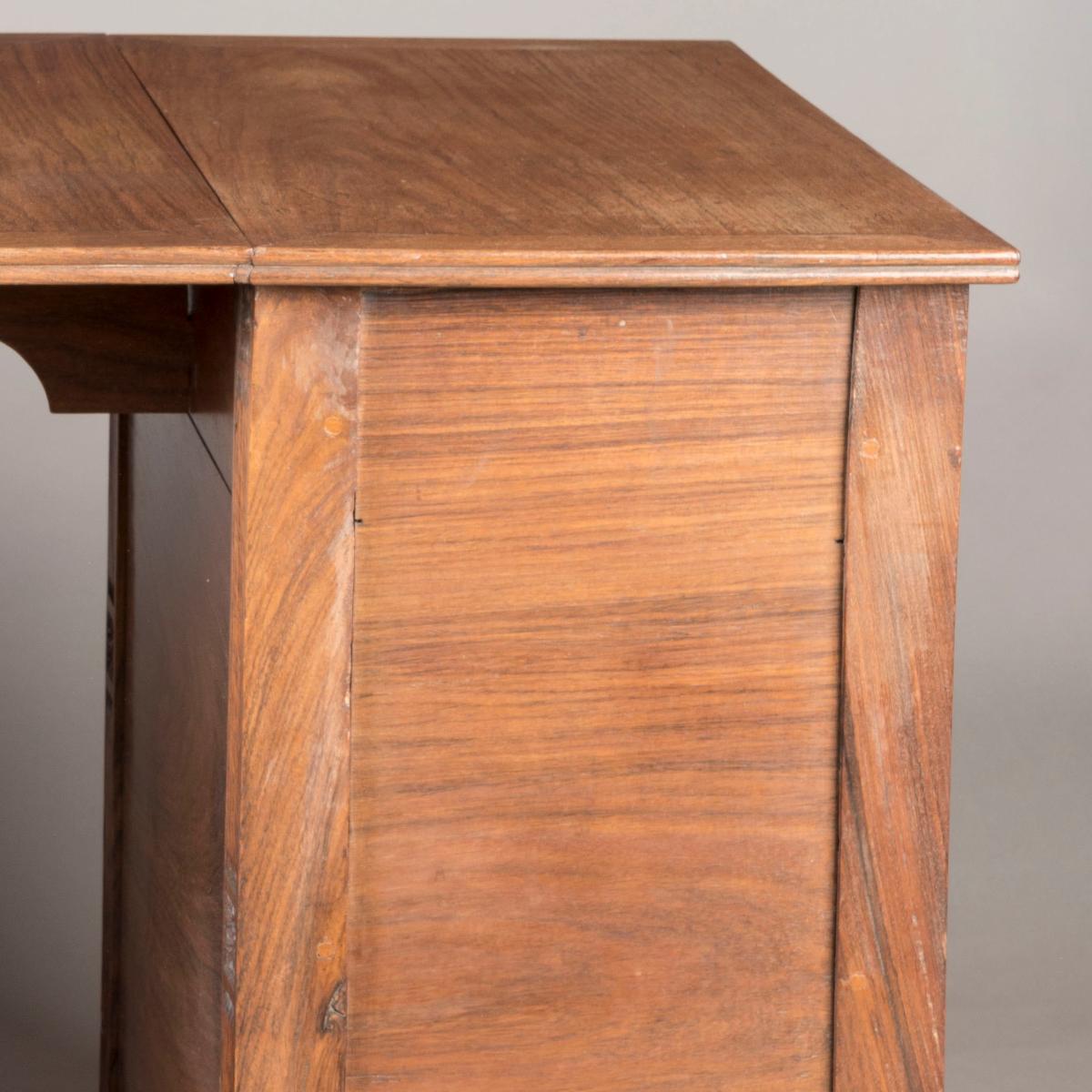 An Ingenious ‘Collapsible’ Campaign Pedestal Desk