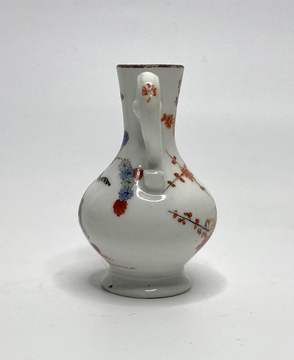Meissen porcelain miniature vase, Kakiemon, circa 1735