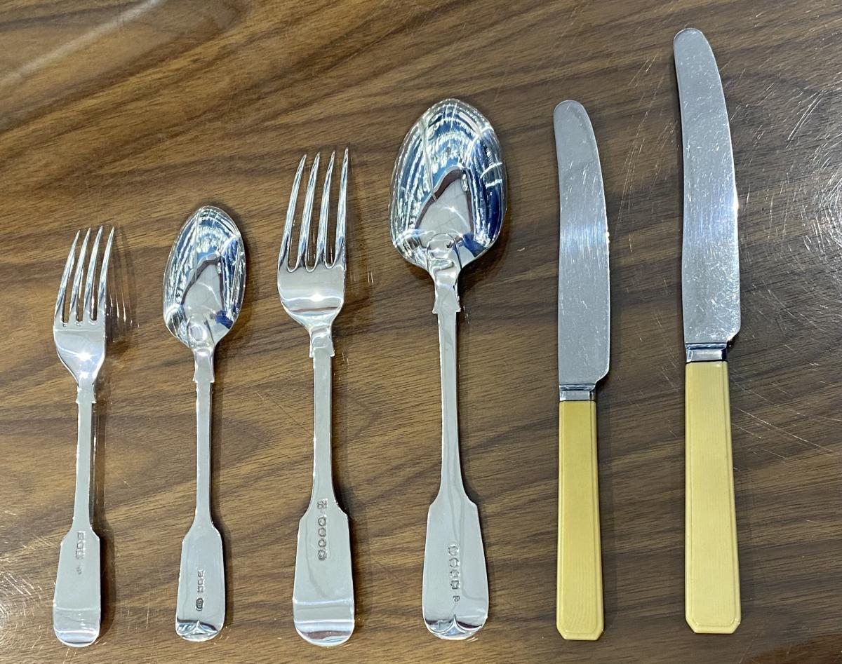 Fiddle pattern silver cutlery/flatware