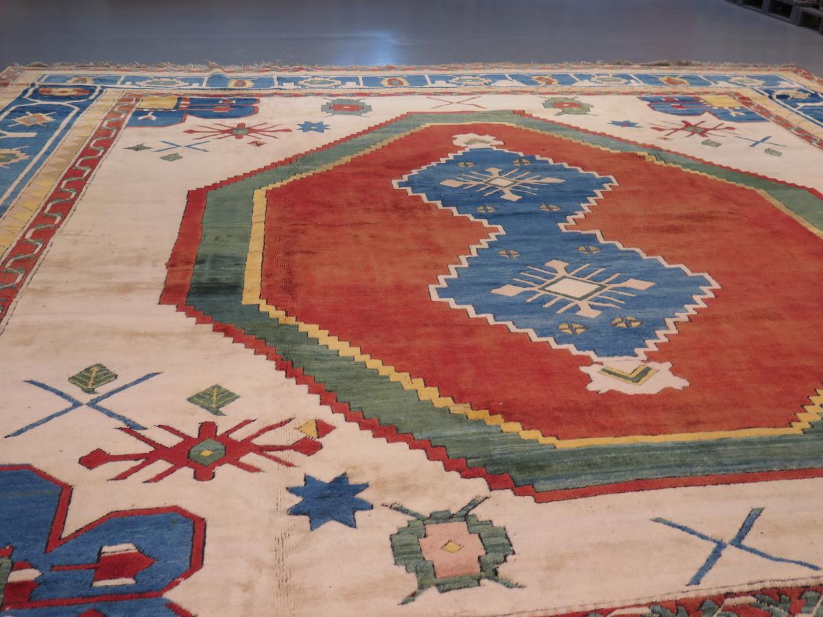 Fine VIntage Anatolian Carpet, of Serapi Style