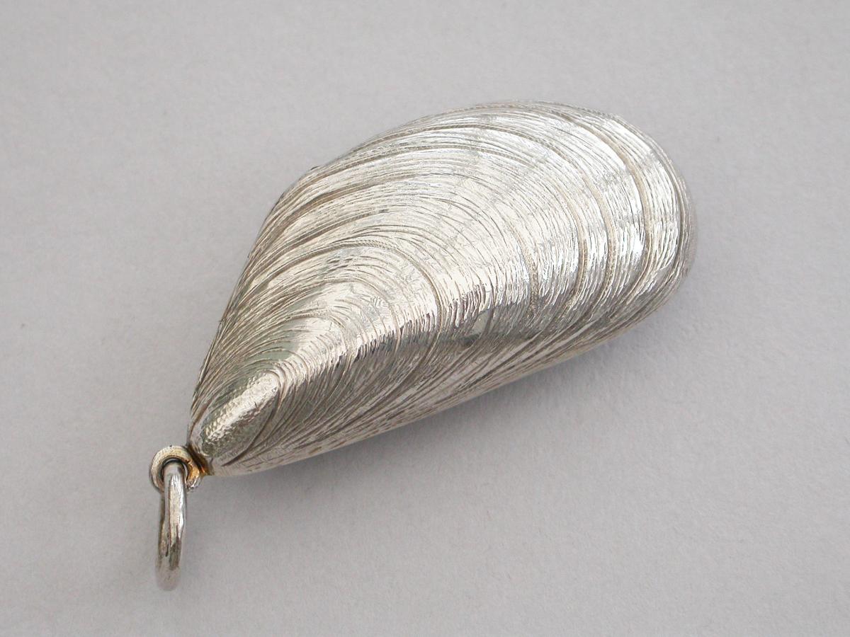 Victorian Novelty Silver Mussel Shell Vinaigrette