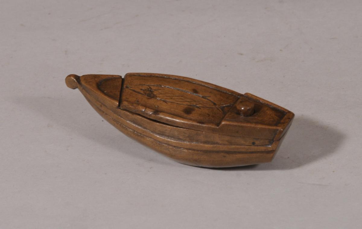 S/5799 Antique Treen 19th Century Fruitwood Fisherman's Boat Snuff Box