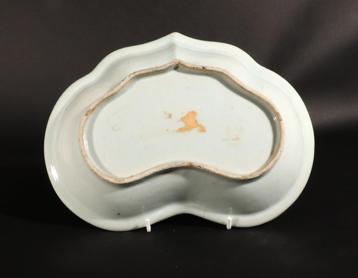 Chinese Export Blue and White Porcelain English-form Dessert Dish
