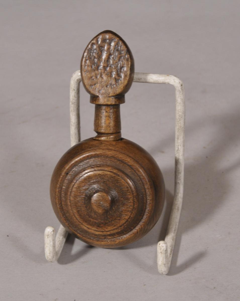 S/5800 Antique Treen 19th Century Small Victorian Beech Pocket Nutcracker