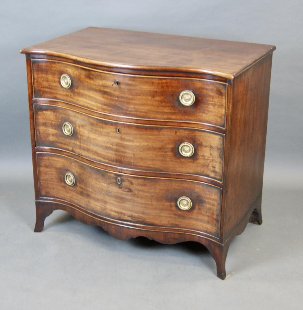 Hepplewhite period mahogany three drawer serpentine chest