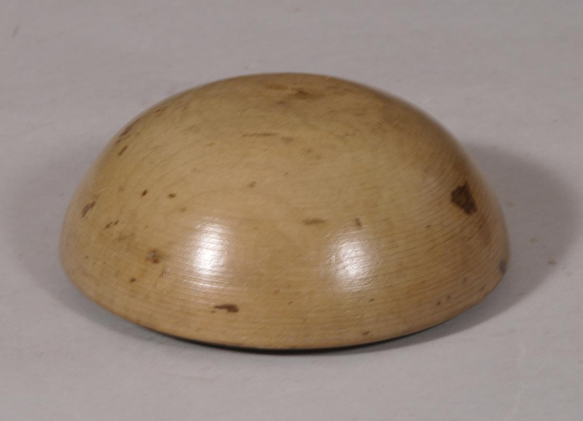 S/5809 Antique Treen Early 19th Century Bowl Shaped Sycamore Butter Worker