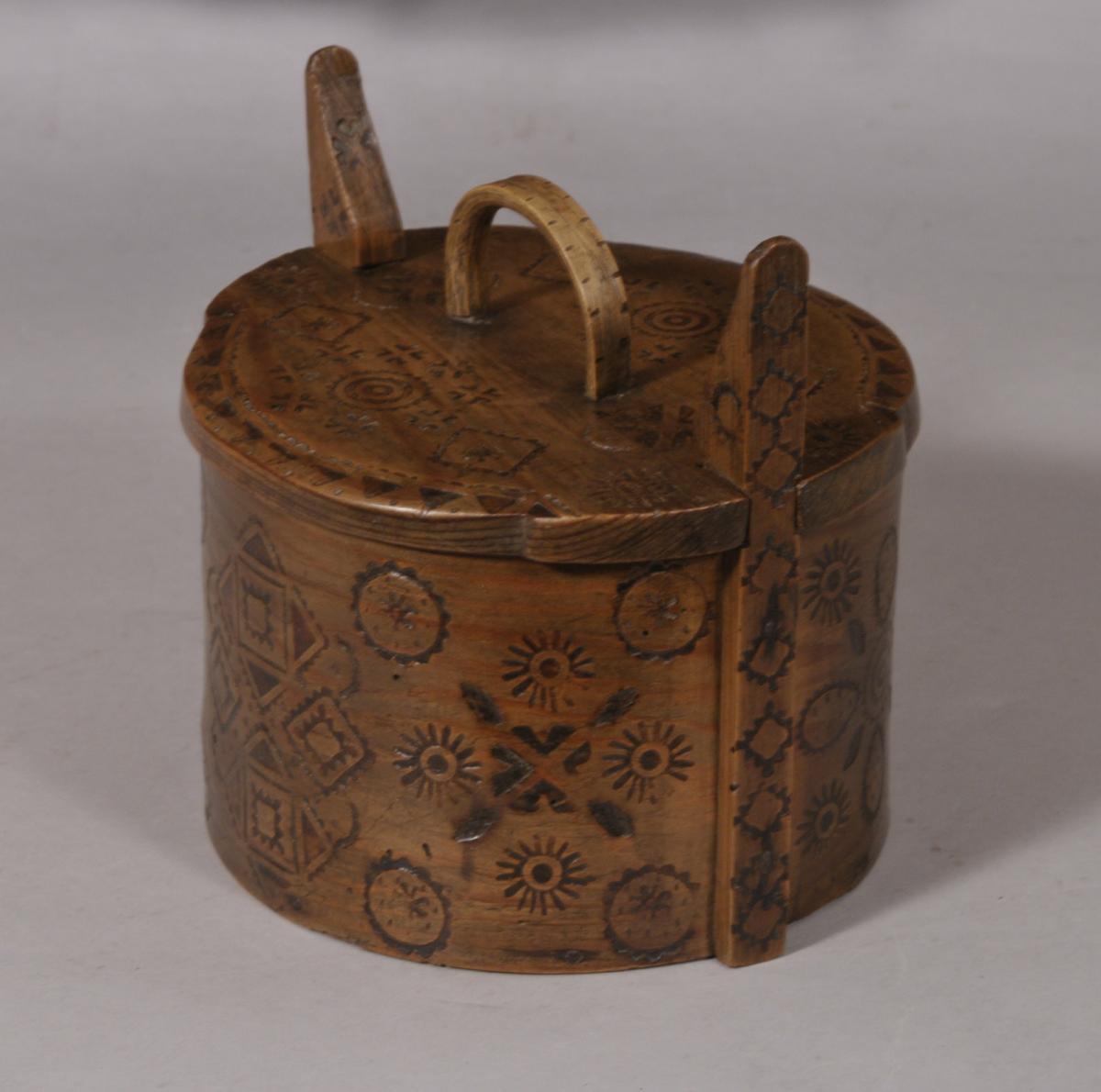 S/5812 Antique Treen 19th Century Swedish Pine Bentwood Food or Trinket Box