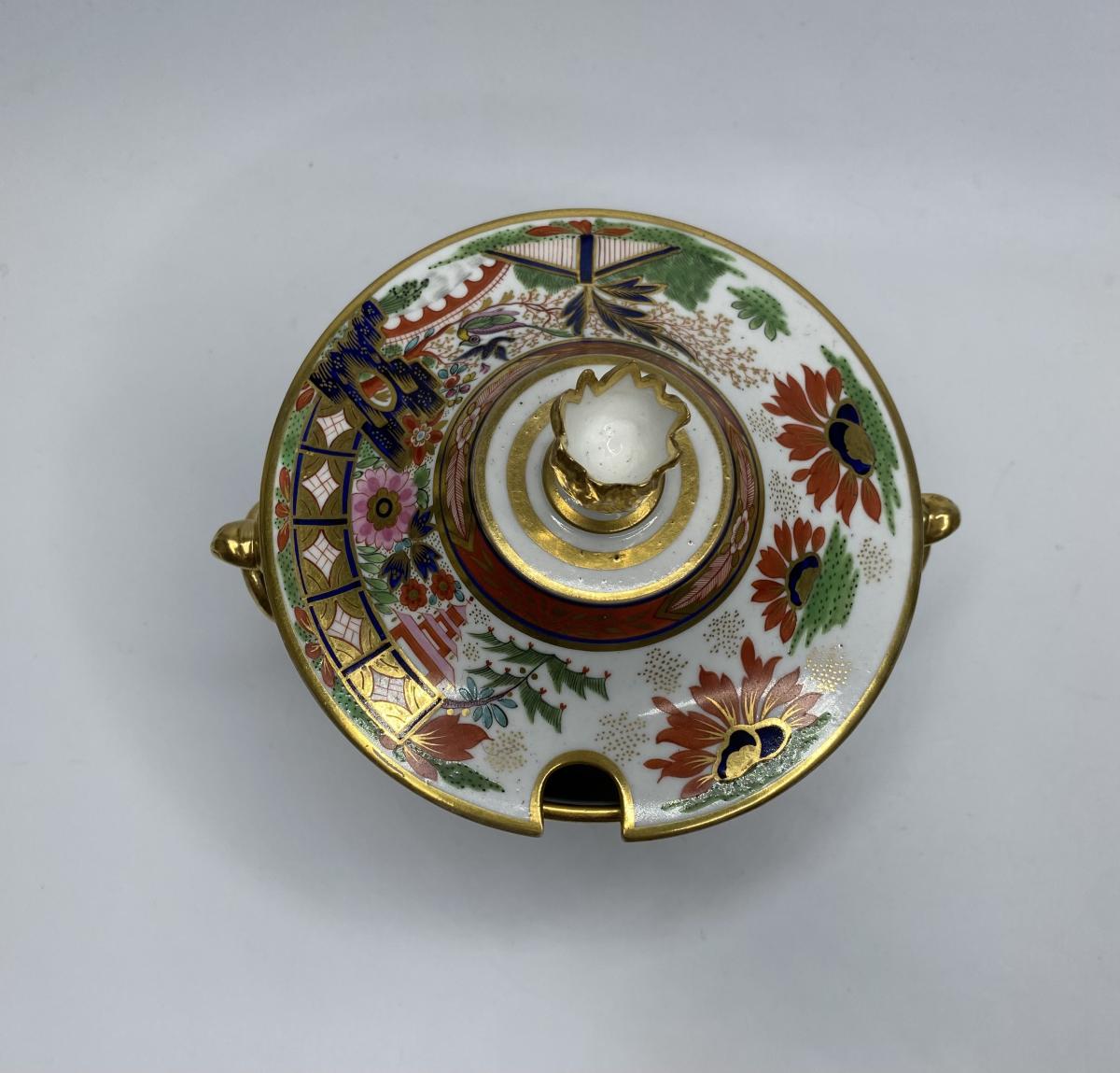 BFB Worcester porcelain sauce tureens and covers, Imari, circa 1810