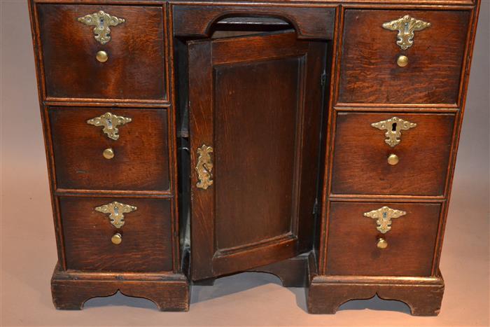 Early 18th Century Oak Kneehole Dressing Table