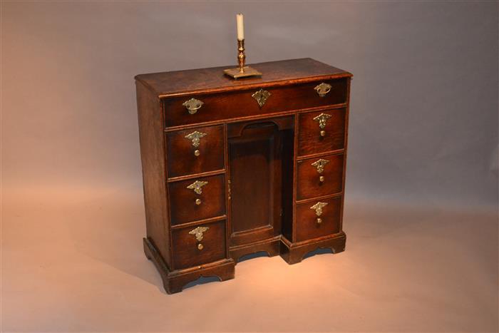 Early 18th Century Oak Kneehole Dressing Table