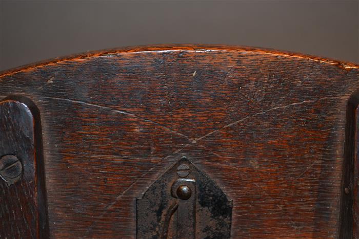 A George III oak tripod pedestal table. 