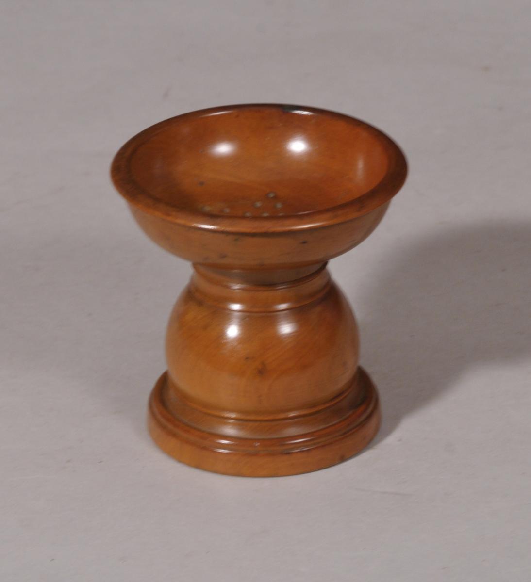 S/5841 Antique Treen Late 18th Century Boxwood Pounce Pot