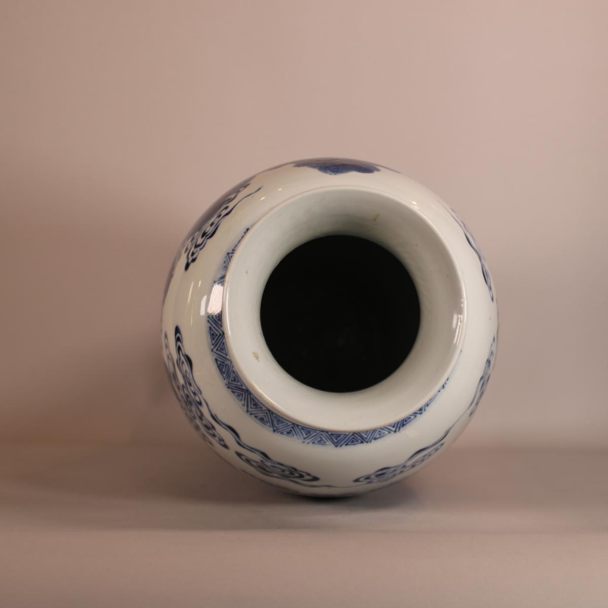 Rim and shoulders of Kangxi blue and white vase from Hodroff collection