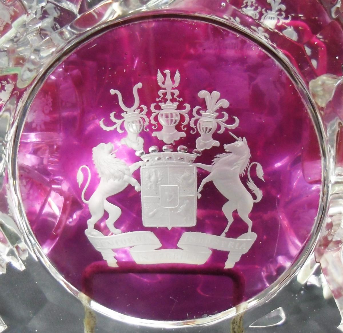 Set of six glass plates flashed in amethyst, engraved with the Rothschild coat of arms