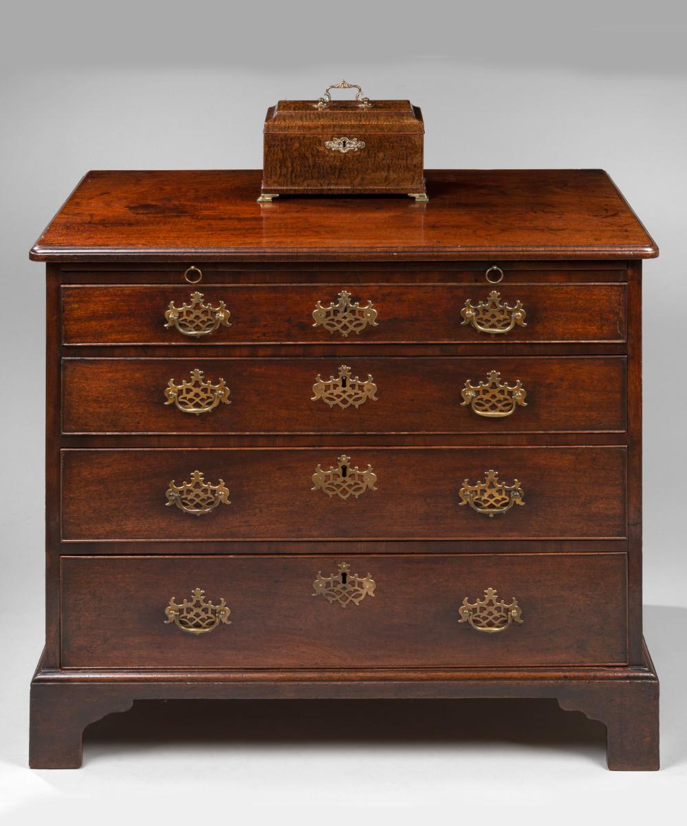 George II mahogany chest of drawers
