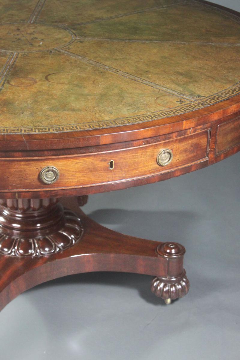 Large Georgian mahogany drum table