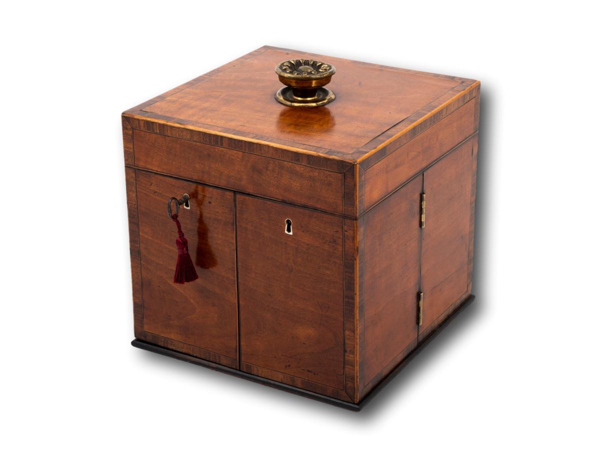Overview of the Apothecary box with the key inserted