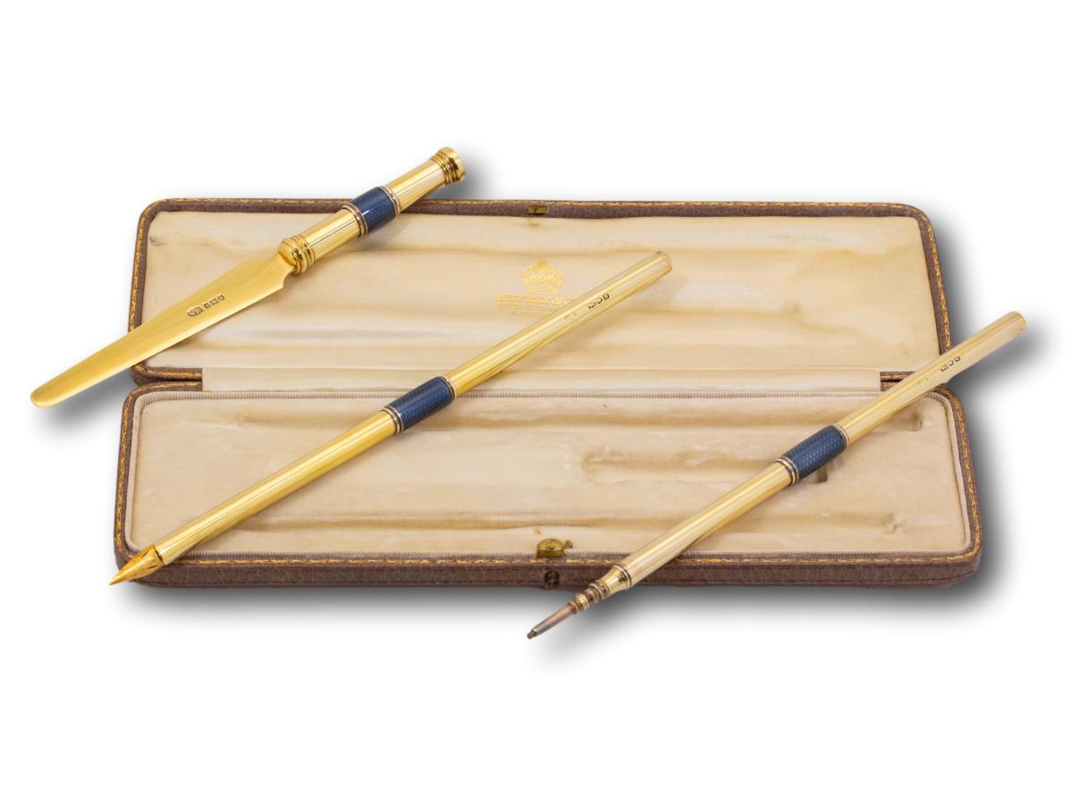 Overview of the cased three piece pen set