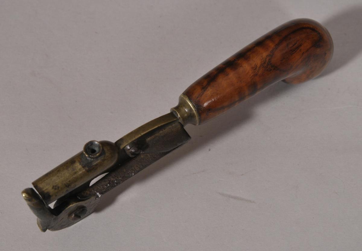 S/5920 Antique 18th Century Brass Pistol Grip Powder Tester