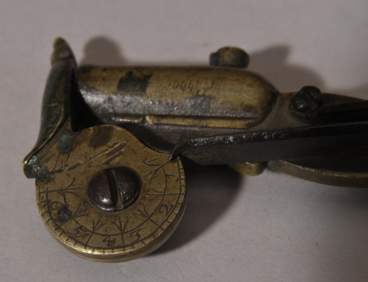 S/5920 Antique 18th Century Brass Pistol Grip Powder Tester