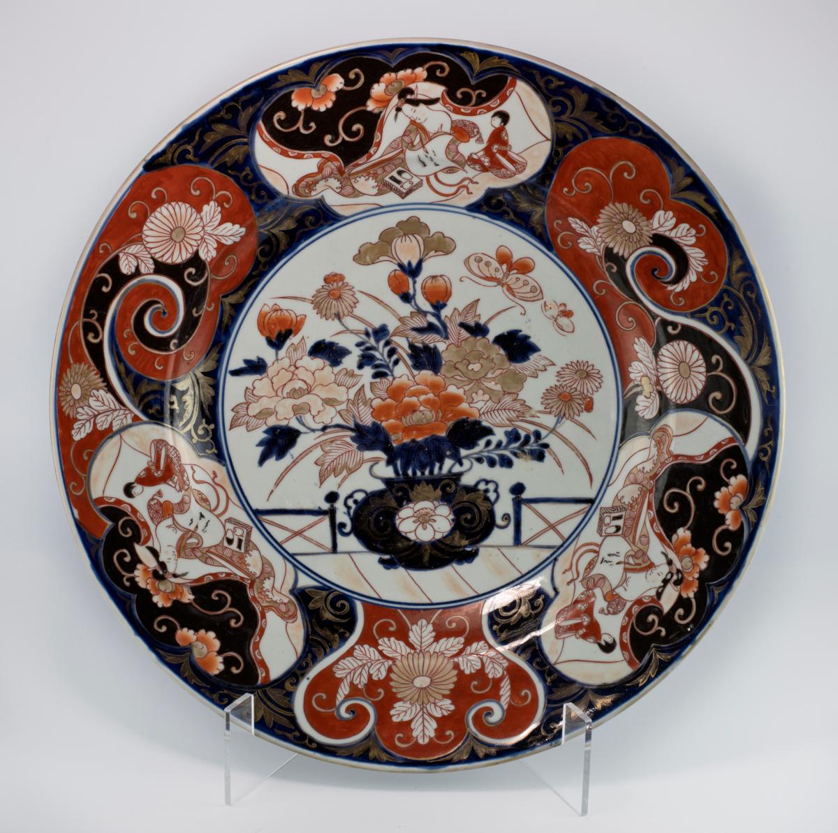 Japanese Imari charger, Arita, circa 1700. Genroku Period