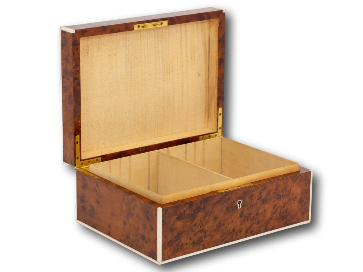 Front overview of the Art Deco Thuya Humidor with the lid up