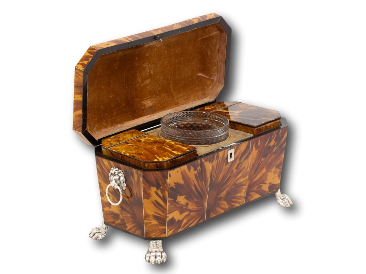 Front overview of the tea chest with the lid up