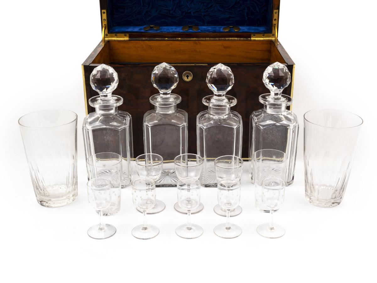 Overview of the contents of the Decanter Box