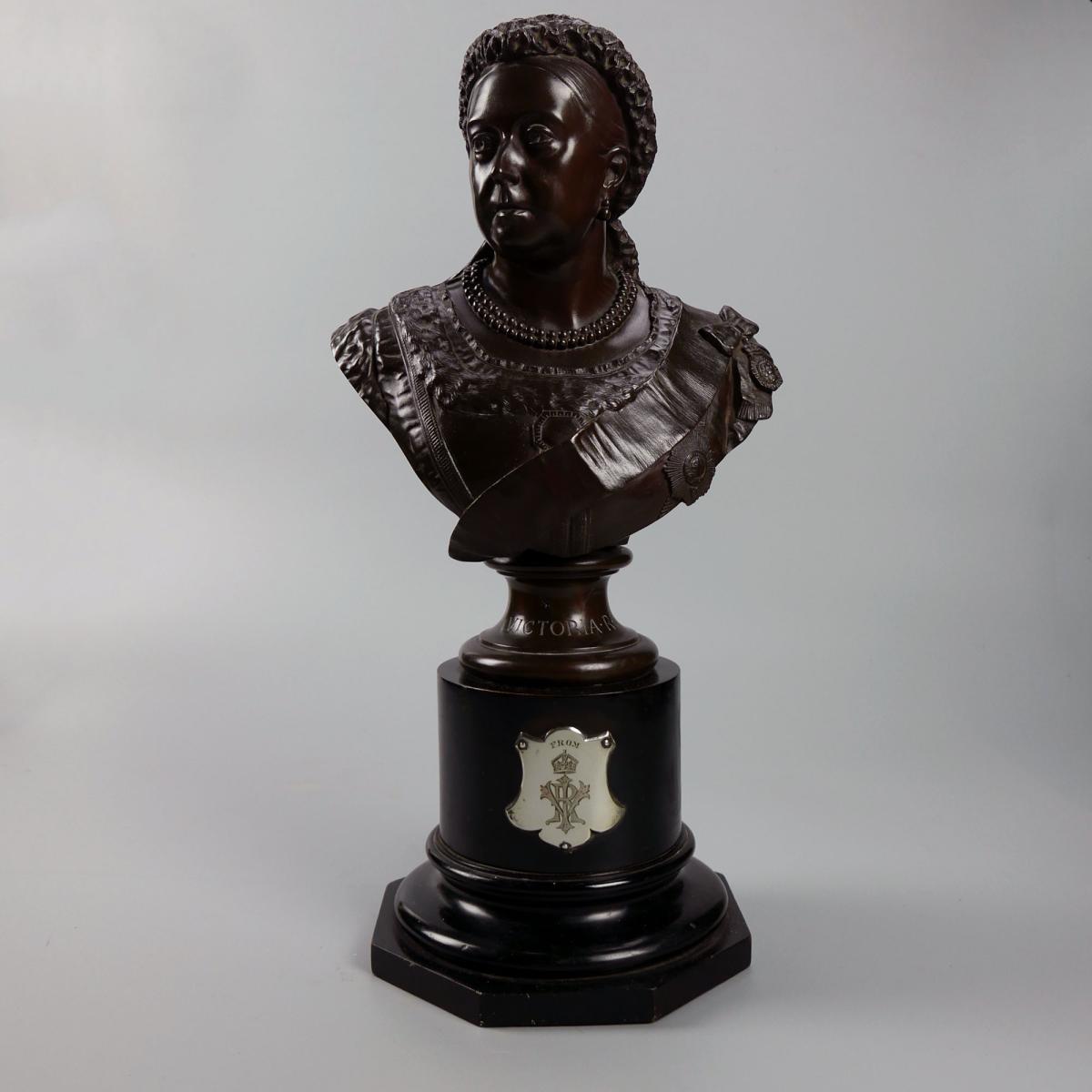 Queen Victoria - A Royal Presentation Diamond Jubilee Bust, 1897