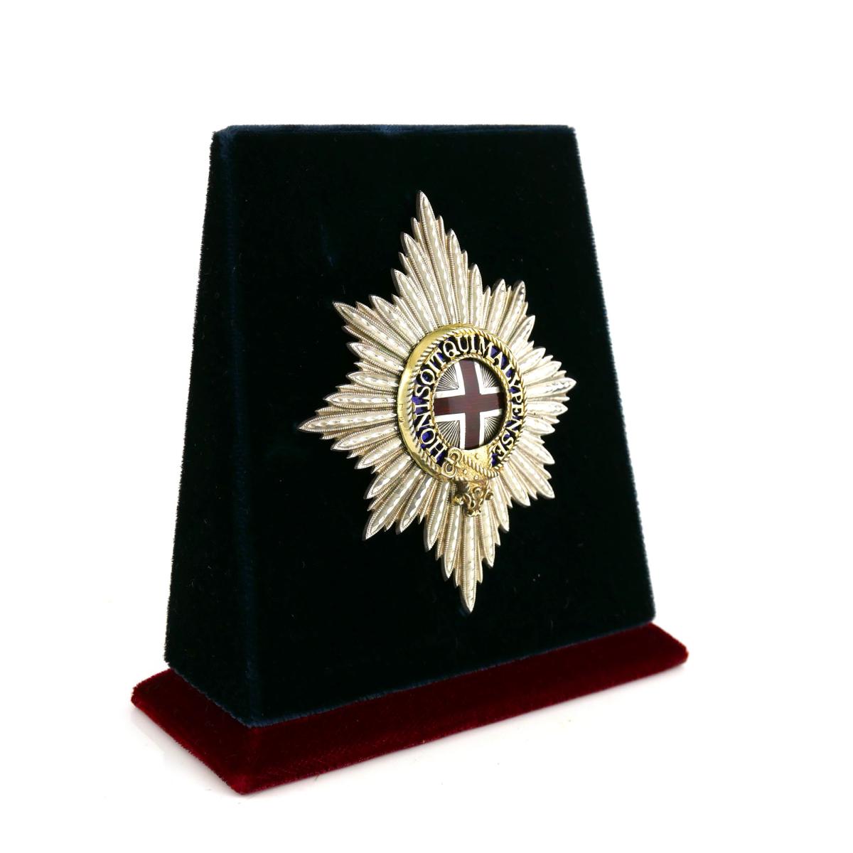 Coldstream Guards Pugree Badge, 1898