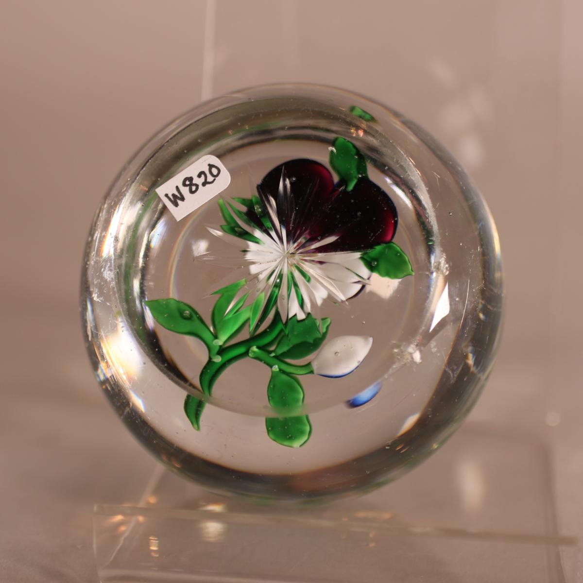 Base of Baccarat pansy glass paperweight