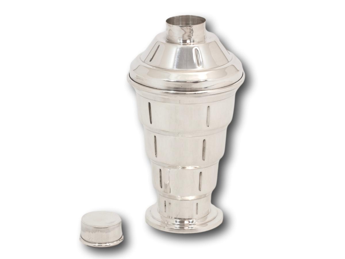 Overview of the cocktail shaker with the lid removed