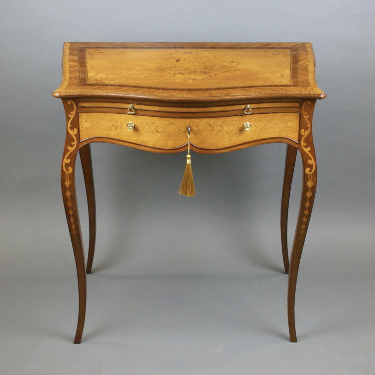 George III period satinwood cabriole leg dressing table