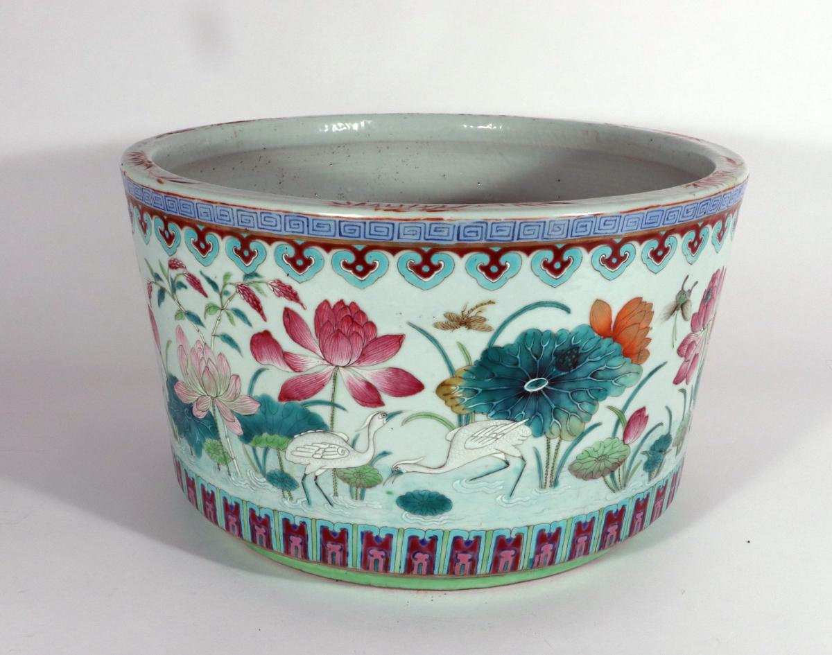 Chinese Porcelain Large Jardiniere Mid-19th Century