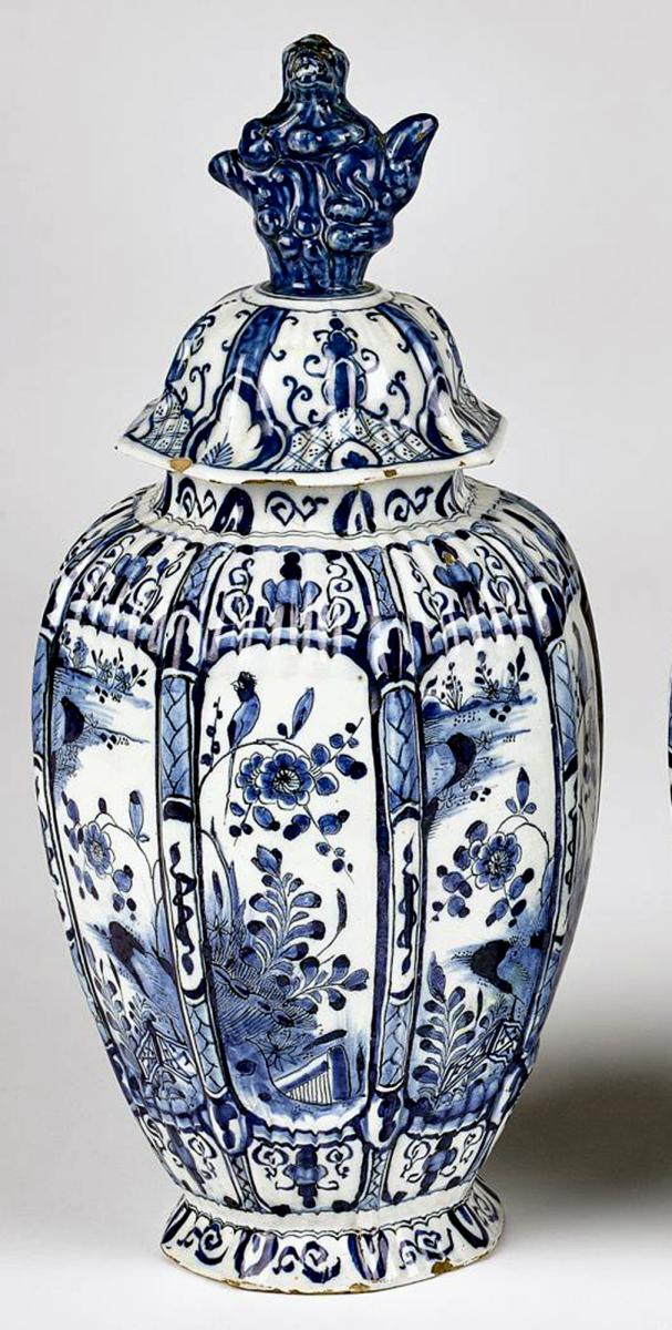 Dutch Delft Underglaze Blue & White Chinoiserie Vases & Covers, De Twee Scheepjes Factory ( The Two Little Ships), Mid 18th Century