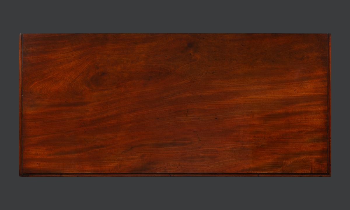 18th Century Antique Mahogany Chest - Top Detail