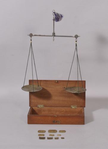 S/1473 Antique Treen Victorian Travelling Apothecary's Scales