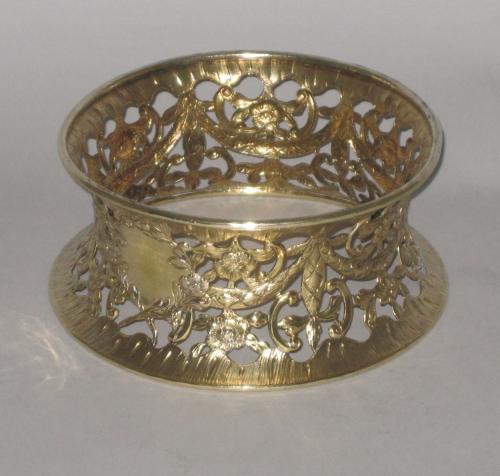 A VERY RARE MERCURIAL GILT OLD SHEFFIELD PLATE SILVER DISH RING. CIRCA 1770