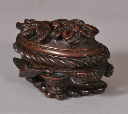 S/3046 Antique Treen 19th Century Carved mahogany Table Snuff Box