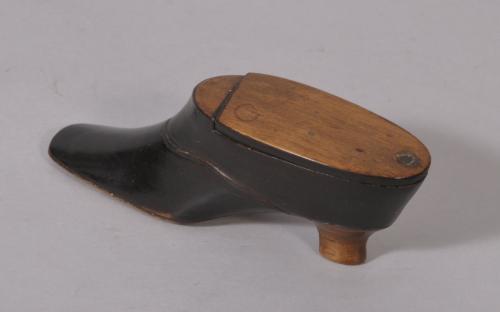 S/3082 Antique Treen 19th Century Fruitwood and Ebonised Snuff Shoe