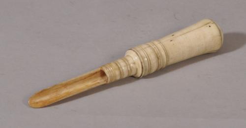 S/3094 Antique 18th Century Bone Apple Corer