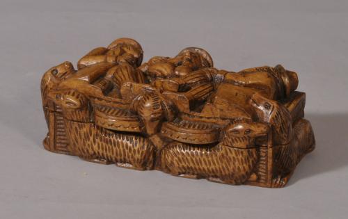S/3101 Antique Treen 19th Century Carved Beech Table Snuff Box