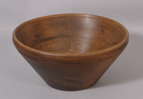 S/3133 Antique Treen 19th Century Beech Culinary Bowl