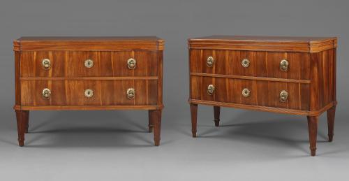 Pair of commode chests of drawers
