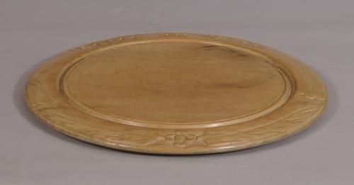 S/3193 Antique Treen Early 20th Century Sycamore Bread Board
